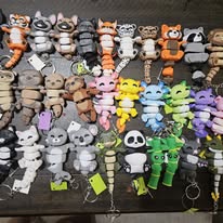 Assortiment de figurines et animaux articulés colorés — 3D en folie