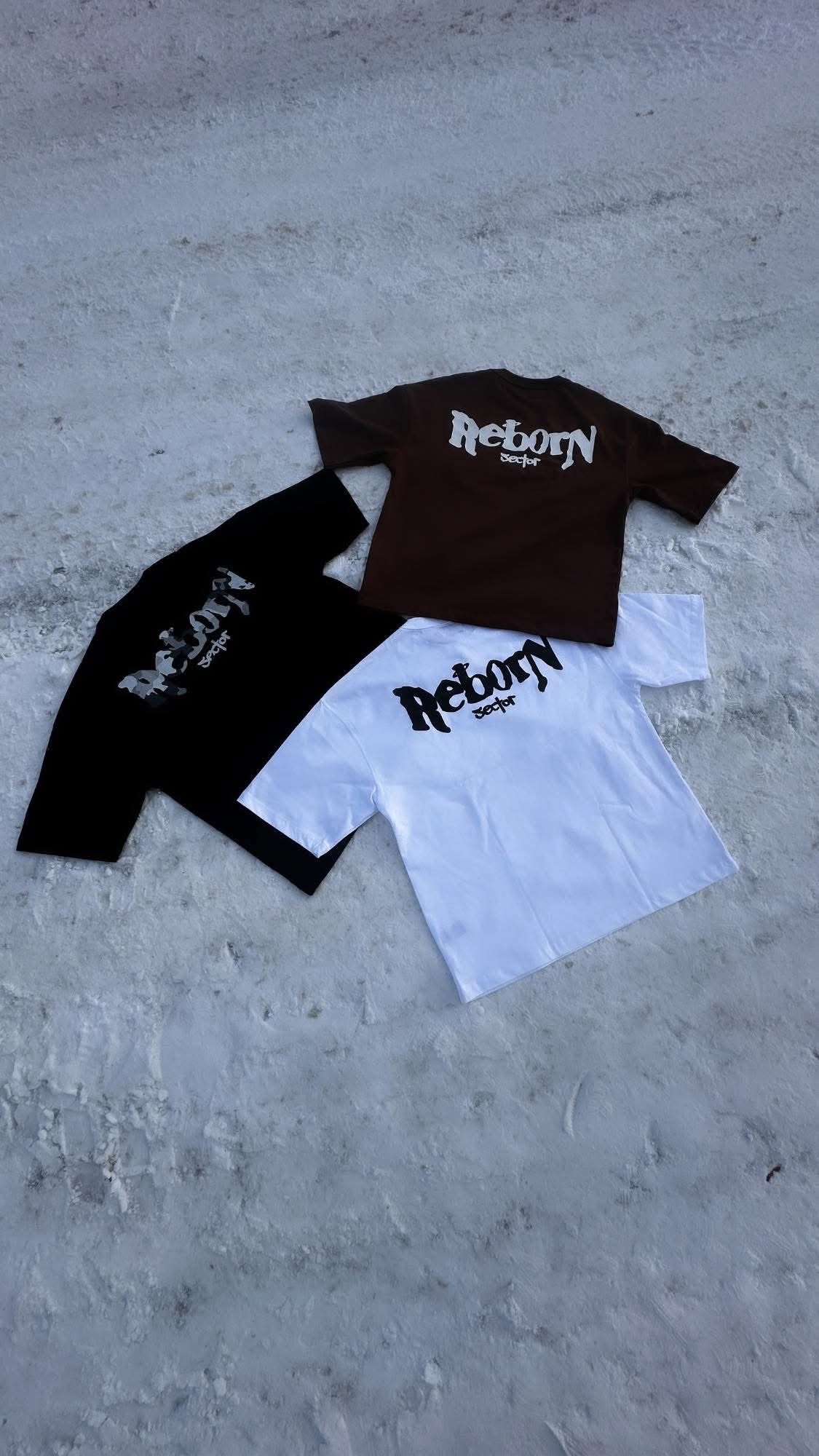 T-shirts Reborn Sector noirs, blancs et bruns présentés à plat.