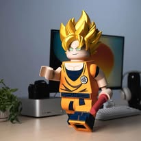 Grande figurine 3D aux cheveux dorés et tenue orange par 3DM Canada