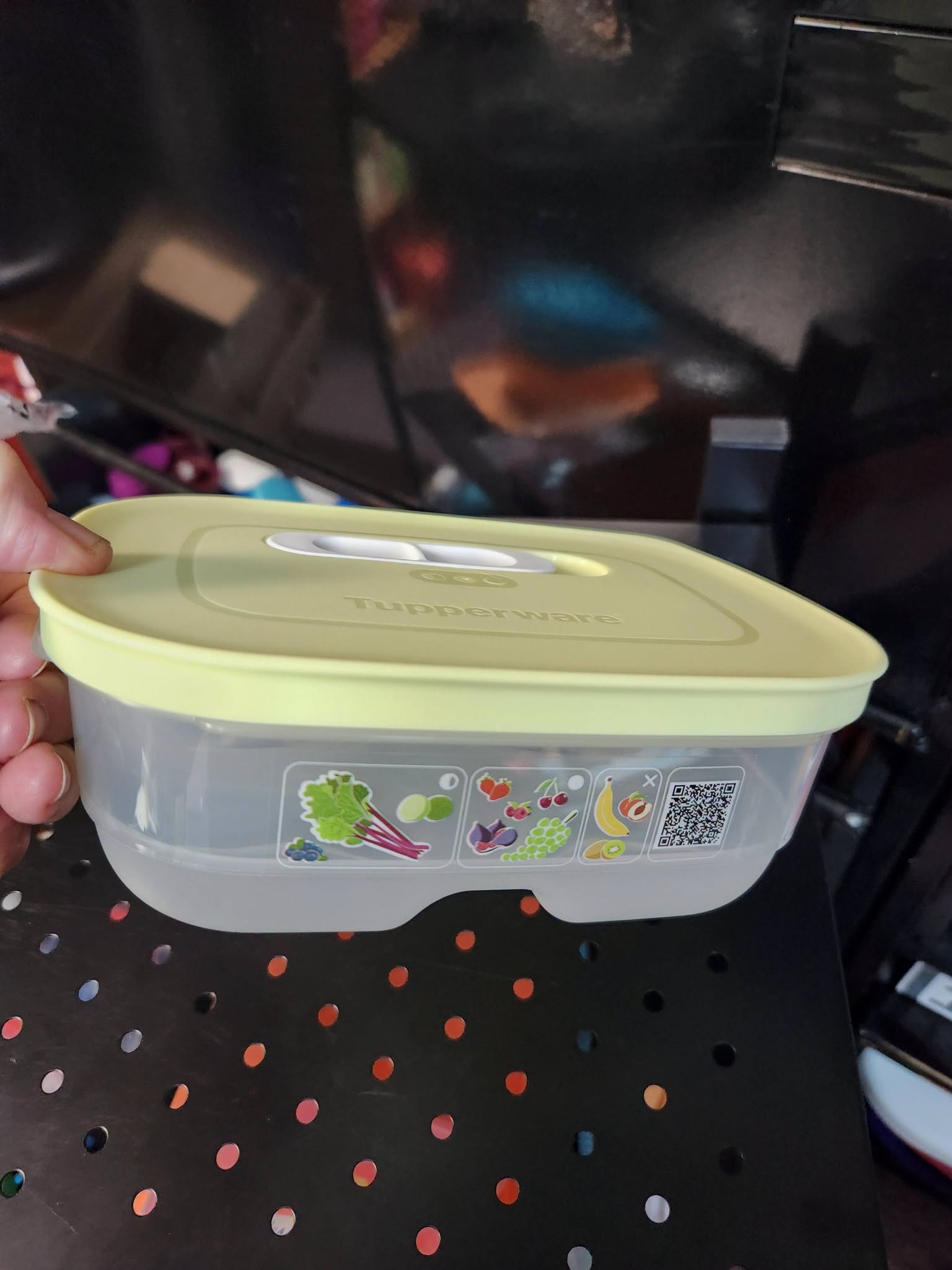 Contenant Tupperware transparent avec couvercle vert pâle