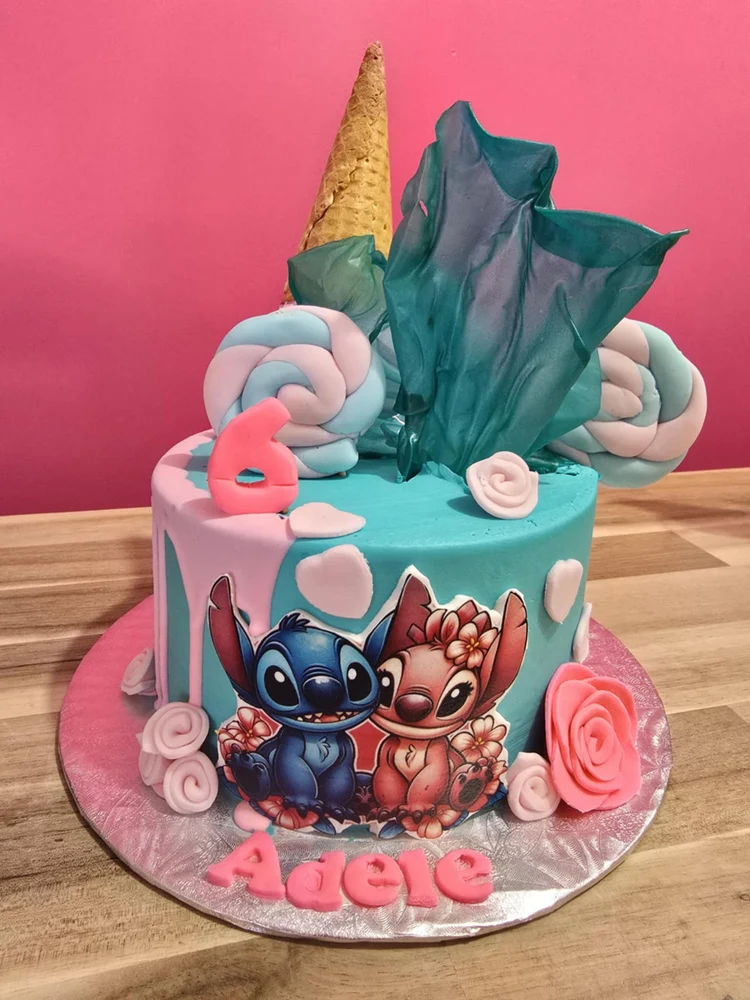 Gâteau turquoise et rose décoré avec Stitch pour un sixième anniversaire